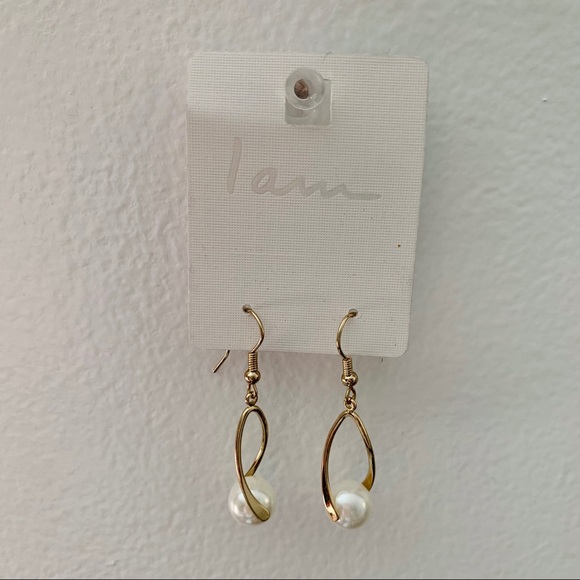 🎀 Pearl Dangle Earrings - Picture 2 of 4